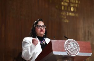 Frente a AMLO, presidenta de la Corte, Norma Piña, defiende independencia de jueces