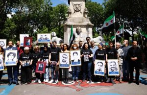 Un tribunal francés declara culpables a tres funcionarios sirios de crímenes contra la humanidad