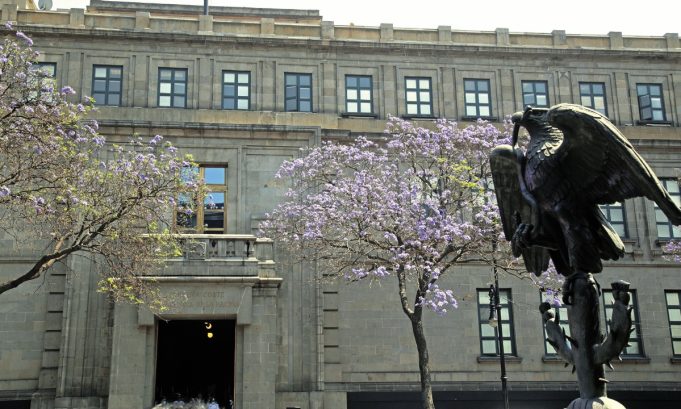 Del enojo al escepticismo, de la tensión al miedo: así se vive el Plan C en la Corte y juzgados