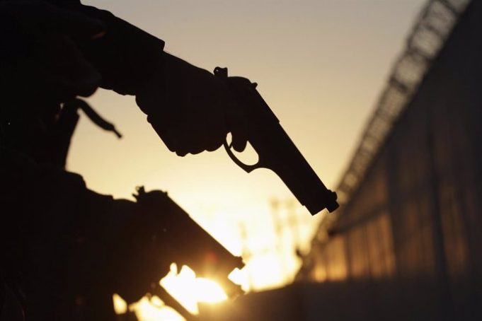 Responsabilidad sobre armas de fuego de uso exclusivo del ejército heredadas