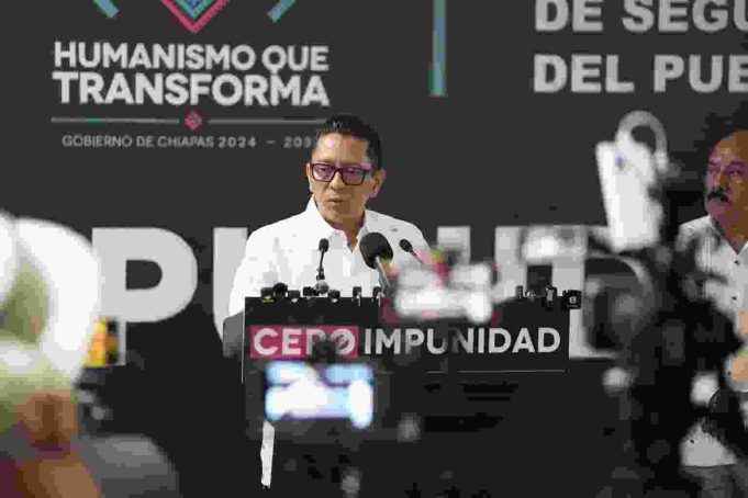 Detienen a custodios de prisión “El Amate” por pornografía infantil El fiscal general de Chiapas, Jorge Luis Llaven Abarca, en conferencia sobre el caso El Amate.